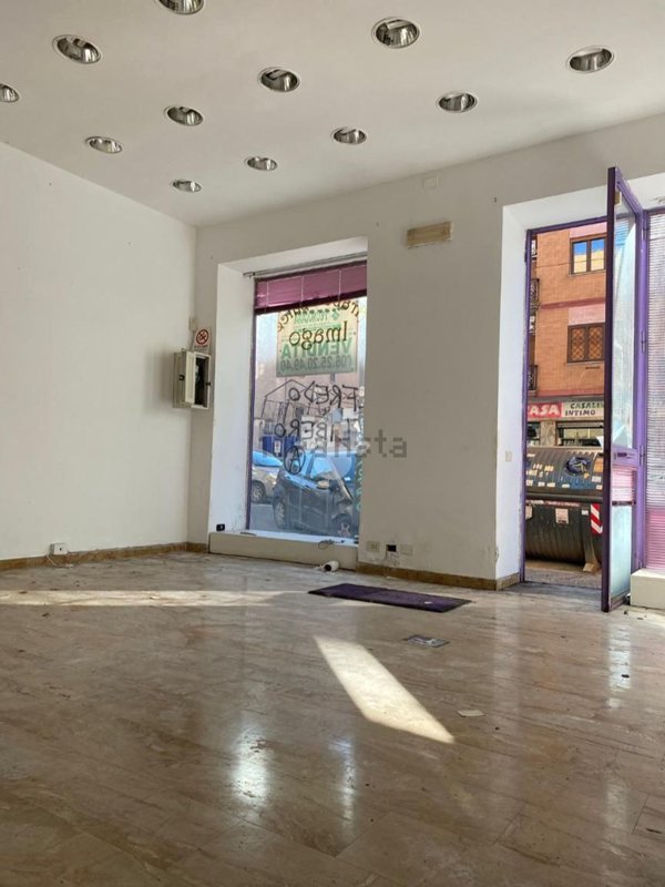 locale commerciale in vendita a Roma in zona Prenestino-Centocelle