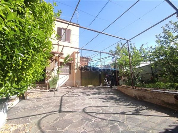 appartamento in vendita a Roma in zona Torre Maura