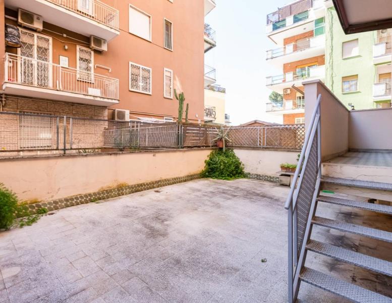 appartamento in vendita a Roma in zona Appio Latino