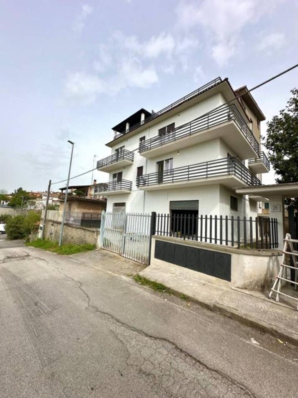 appartamento in vendita a Roma in zona Valle Muricana
