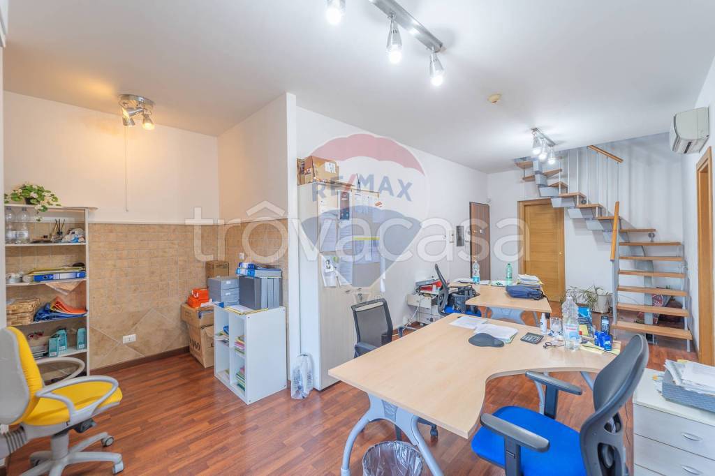 ufficio in vendita a Roma in zona Romanina