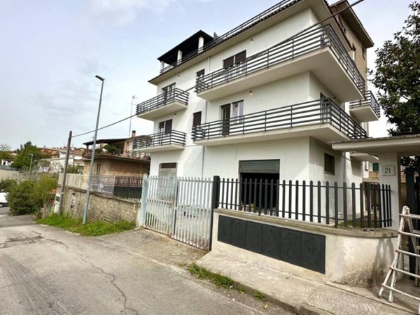 appartamento in vendita a Roma in zona Valle Muricana