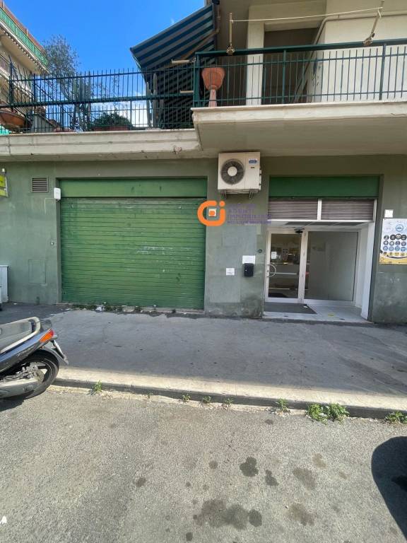 negozio in vendita a Roma in zona Colle del Sole