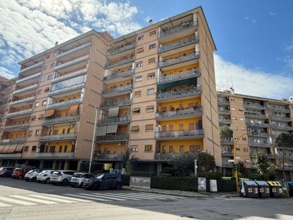 appartamento in vendita a Roma in zona Torre Spaccata