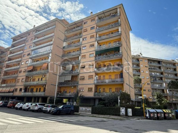 appartamento in vendita a Roma in zona Torre Spaccata