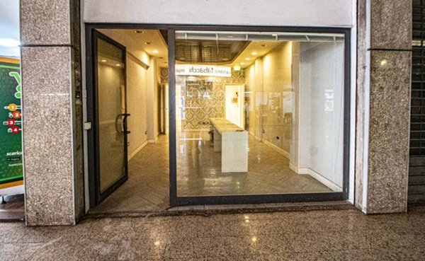 locale commerciale in vendita a Roma in zona Don Bosco