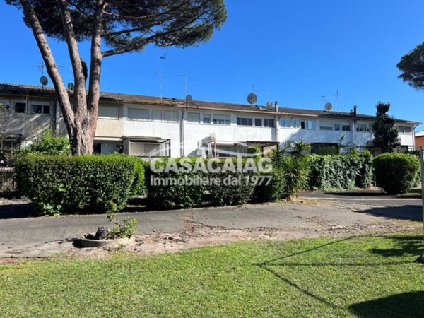 casa indipendente in vendita a Roma in zona Casal Palocco