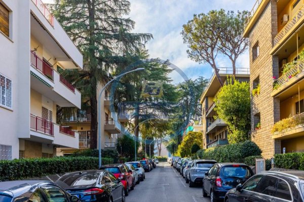 appartamento in vendita a Roma in zona EUR