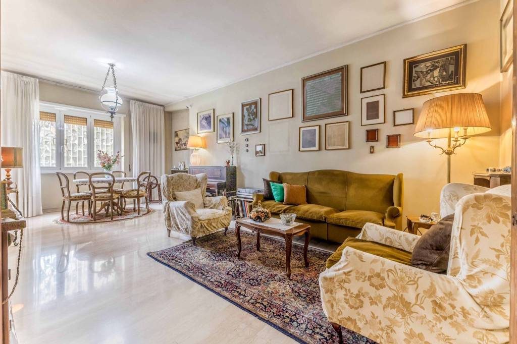 appartamento in vendita a Roma in zona Appio Pignatelli