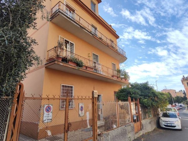 appartamento in vendita a Roma in zona Tuscolano