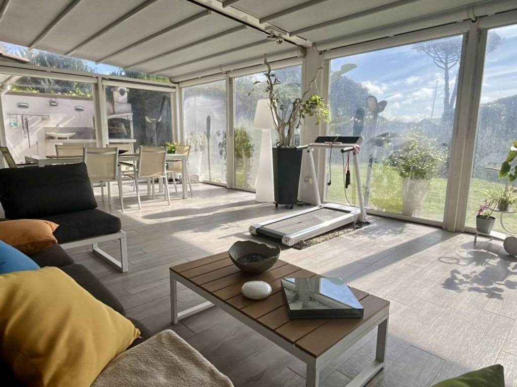 casa indipendente in vendita a Roma in zona Axa
