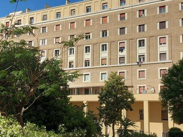 appartamento in vendita a Roma in zona Ostiense