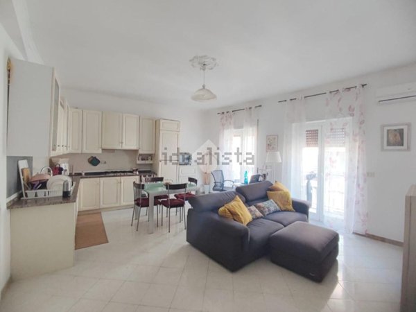 appartamento in vendita a Roma in zona Colle del Sole