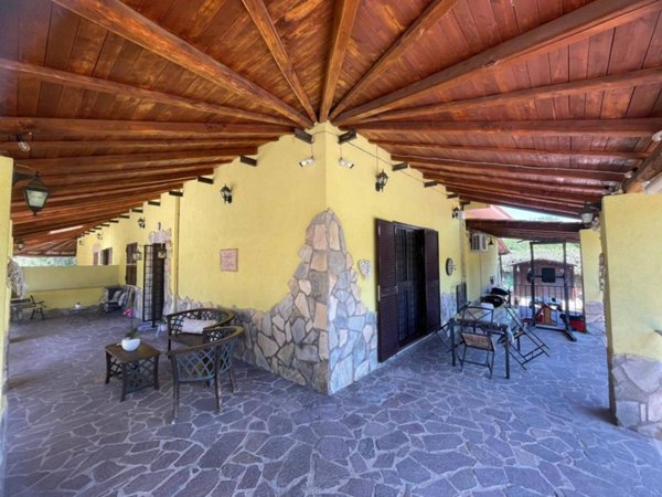 casa indipendente in vendita a Roma in zona Casal Monastero