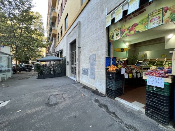 negozio in vendita a Roma in zona Della Vittoria