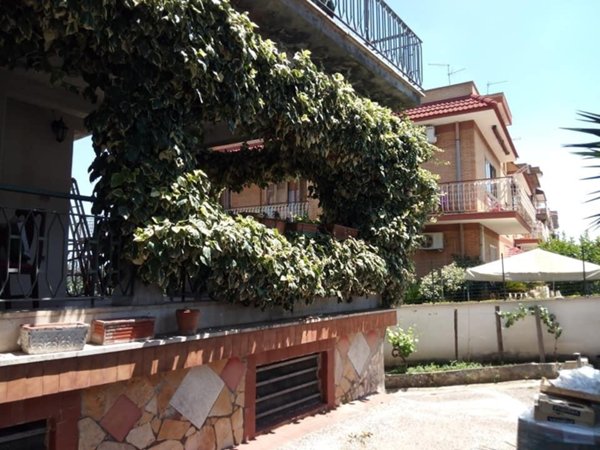 casa indipendente in vendita a Roma in zona Romanina