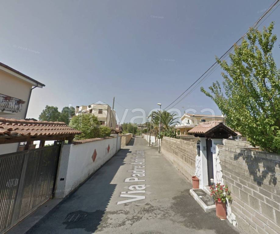 casa indipendente in vendita a Roma in zona Ostia Antica