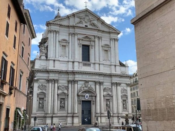 negozio in vendita a Roma in zona Pigna - Sant'Angelo