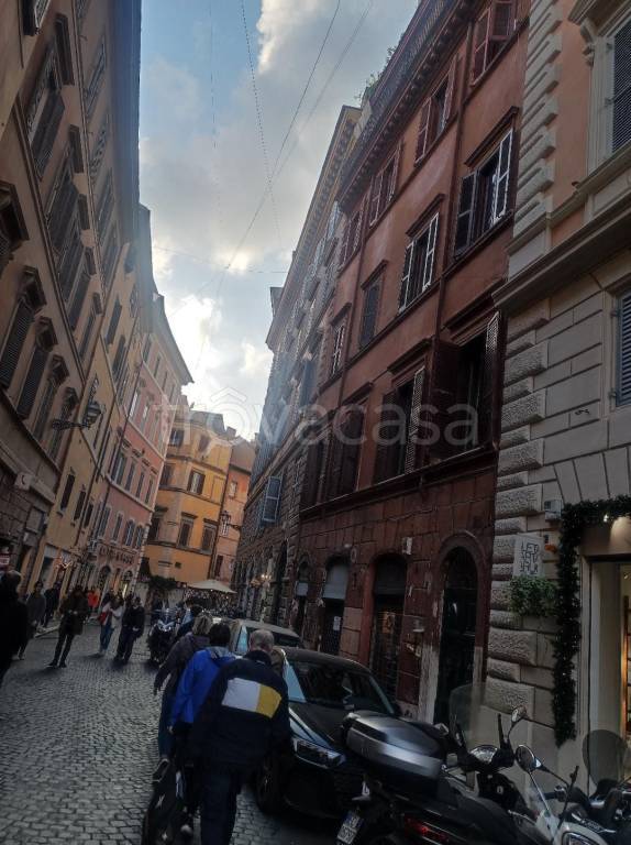 appartamento in vendita a Roma in zona Parione/Sant'Eustachio