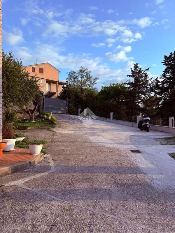appartamento in vendita a Roma in zona Valle Santa