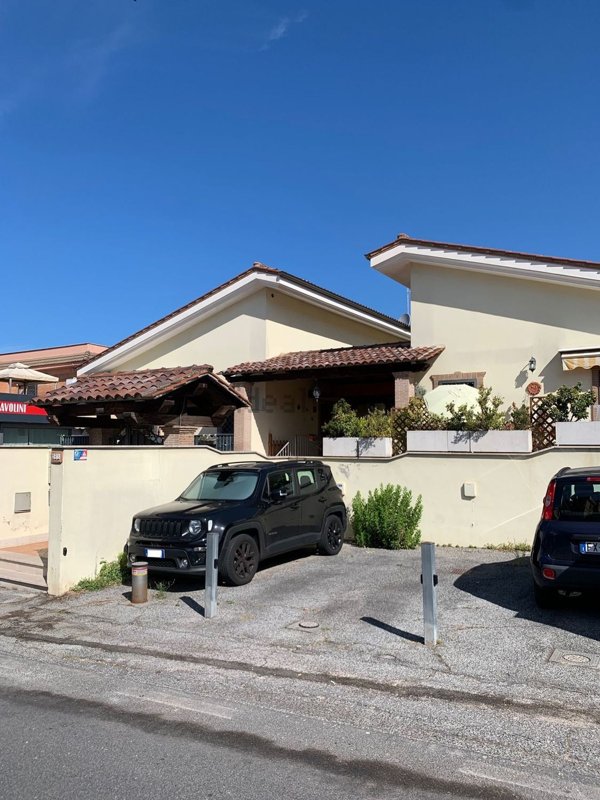 casa indipendente in vendita a Roma in zona Acilia