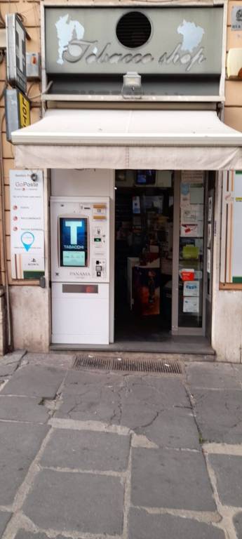 negozio in vendita a Roma in zona Esquilino