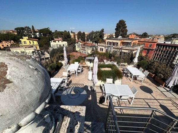 intera palazzina in vendita a Roma