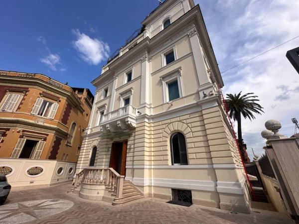 intera palazzina in vendita a Roma