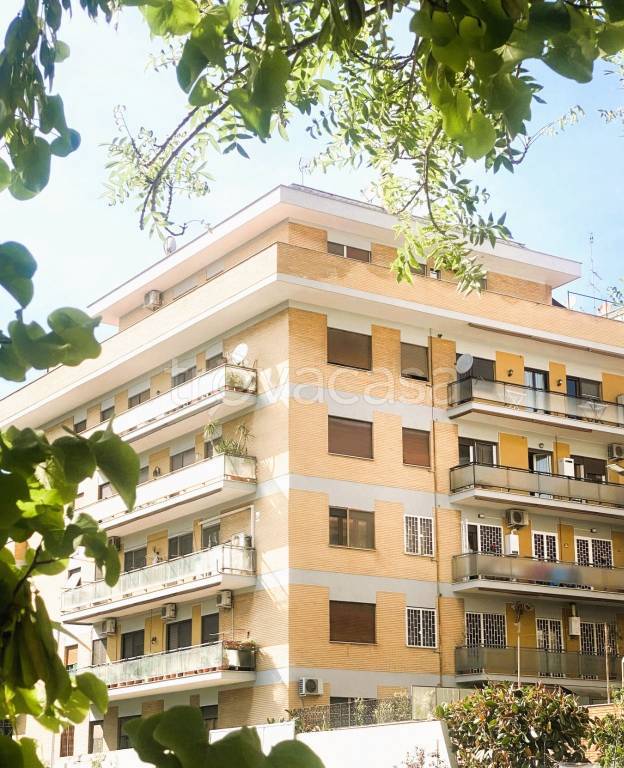 appartamento in vendita a Roma in zona Portuense