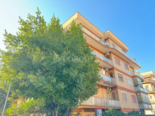 casa indipendente in vendita a Roma