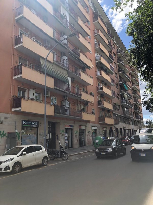appartamento in vendita a Roma in zona Ostiense
