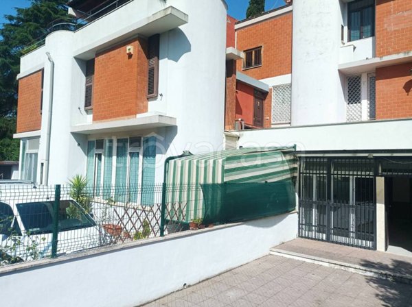 appartamento in vendita a Roma in zona Spinaceto