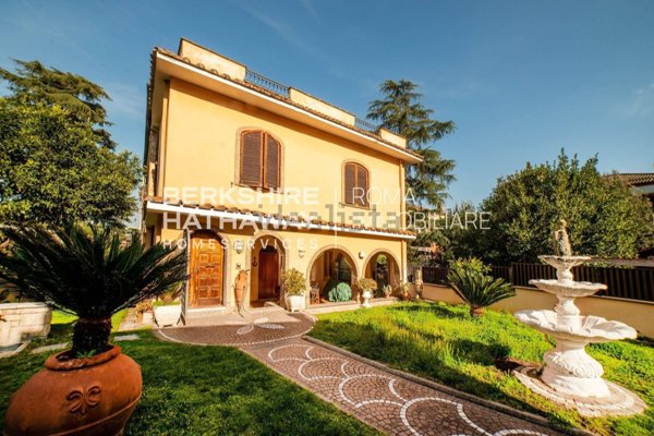 casa indipendente in vendita a Roma in zona Appio Pignatelli