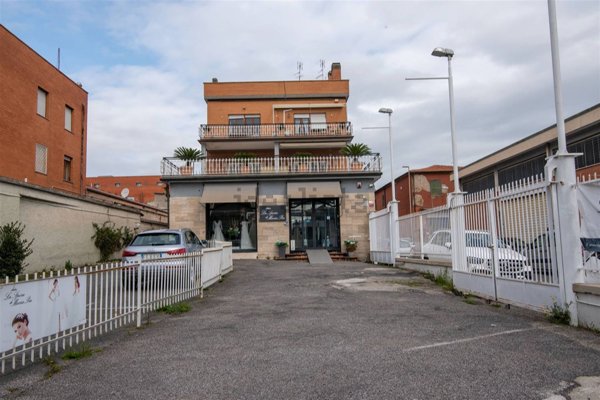 negozio in vendita a Roma in zona Tor Sapienza