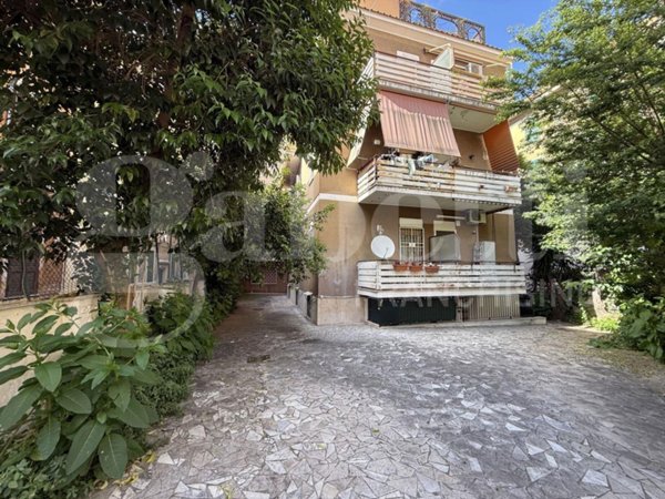appartamento in vendita a Roma in zona Appio Latino