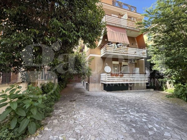 appartamento in vendita a Roma in zona Appio Latino