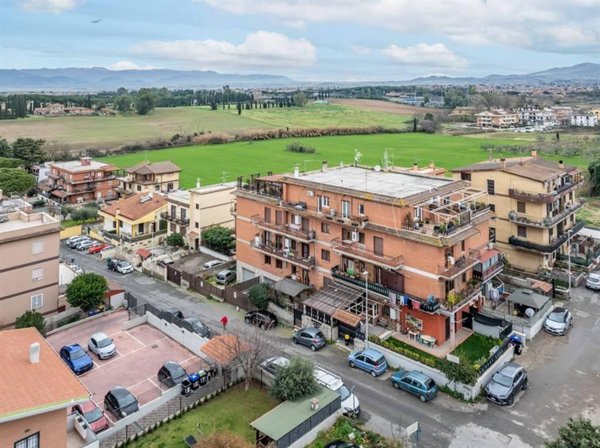 appartamento in vendita a Roma in zona Tor Bella Monaca