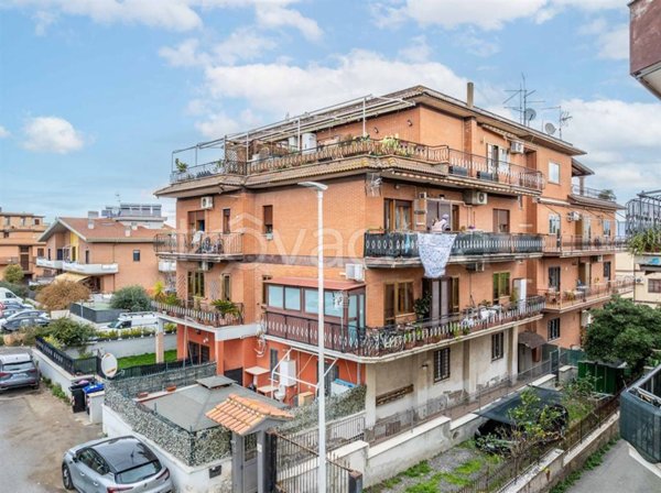 appartamento in vendita a Roma in zona Tor Bella Monaca