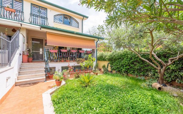 casa indipendente in vendita a Roma in zona Castelverde