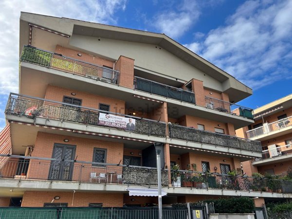 appartamento in vendita a Roma in zona Case Rosse