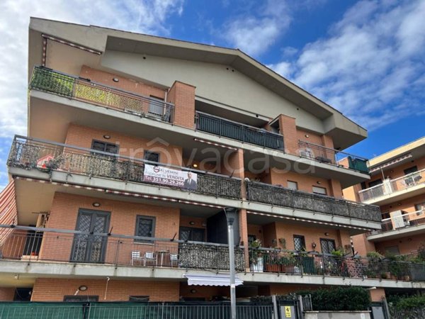 appartamento in vendita a Roma in zona Case Rosse