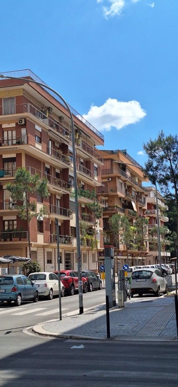 appartamento in vendita a Roma in zona Appio Claudio
