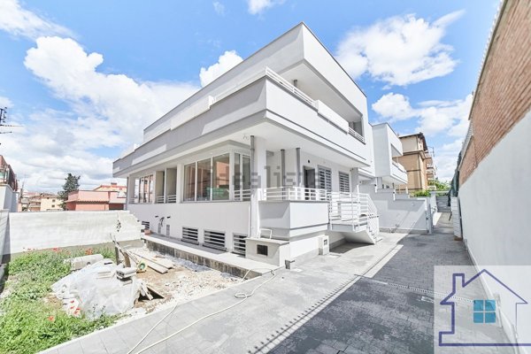 casa indipendente in vendita a Roma in zona Tor Bella Monaca