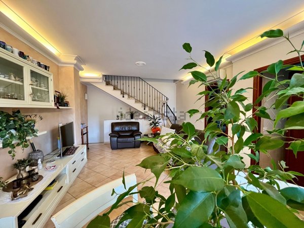 casa indipendente in vendita a Roma in zona Ostia Antica