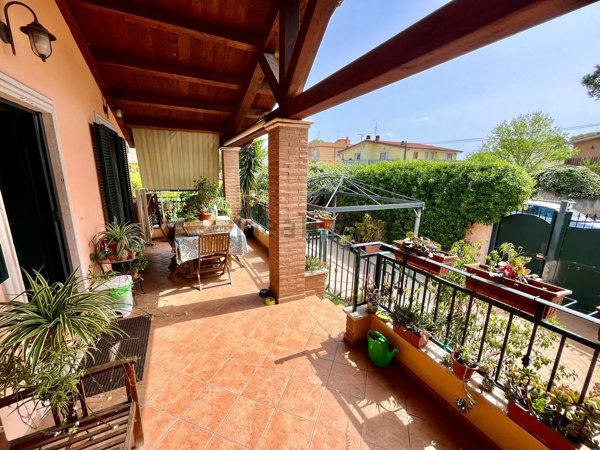 casa indipendente in vendita a Roma in zona Ostia Antica