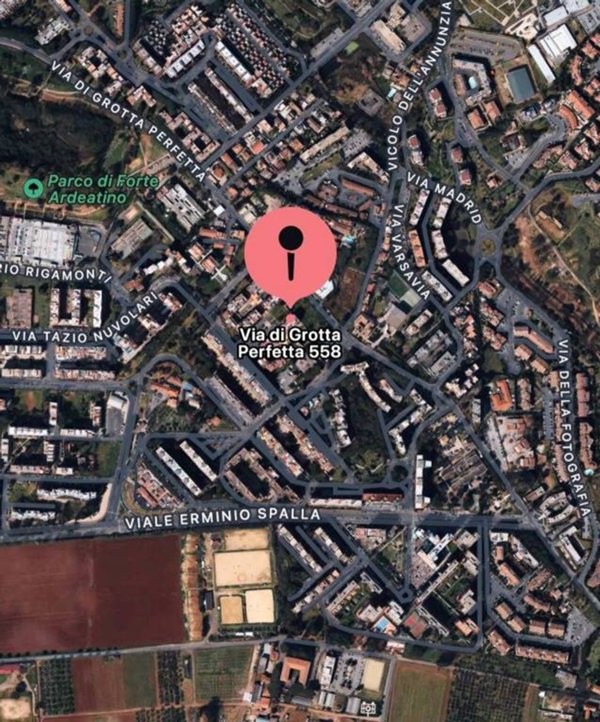 appartamento in vendita a Roma in zona Ardeatino