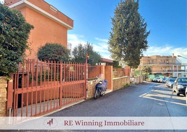 appartamento in vendita a Roma in zona Colle del Sole