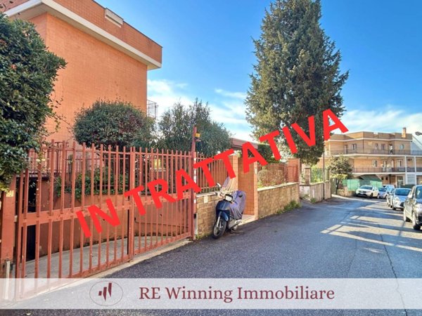 appartamento in vendita a Roma in zona Colle del Sole