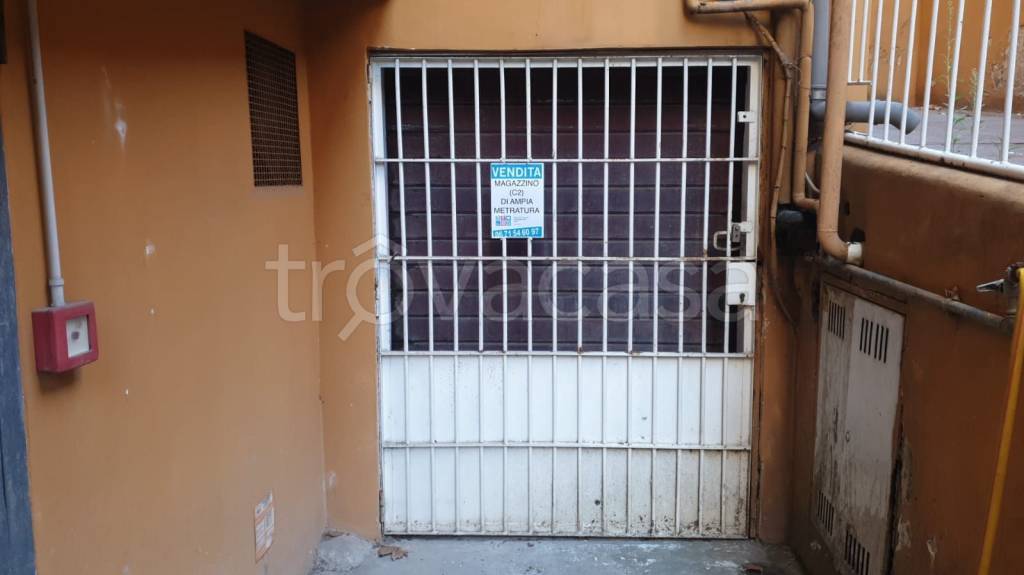 locale commerciale in vendita a Roma in zona Appio Claudio
