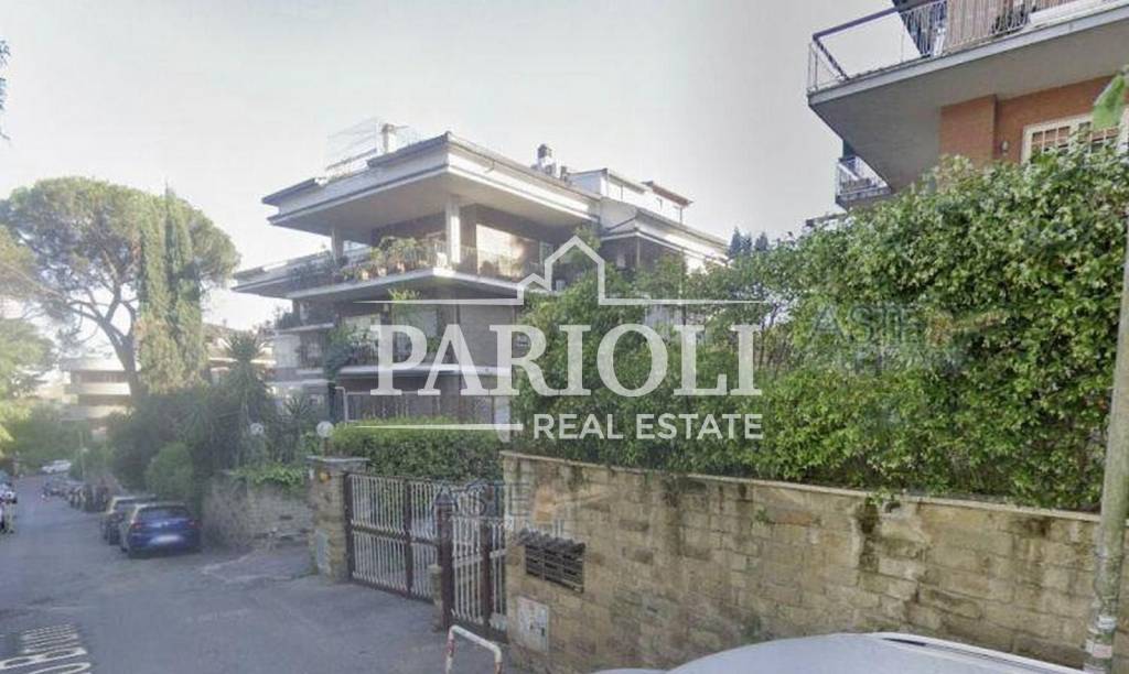 appartamento in vendita a Roma in zona Tomba di Nerone